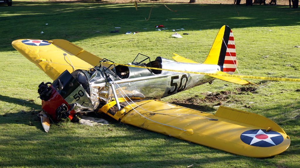 El actor sufre un accidente con una de sus avionetas