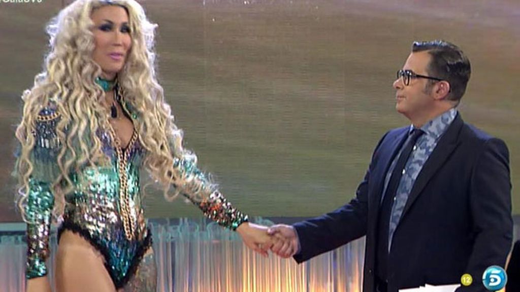 Lentejuelas, tatuajes y poca ropa: el look de Pelopony en la gala