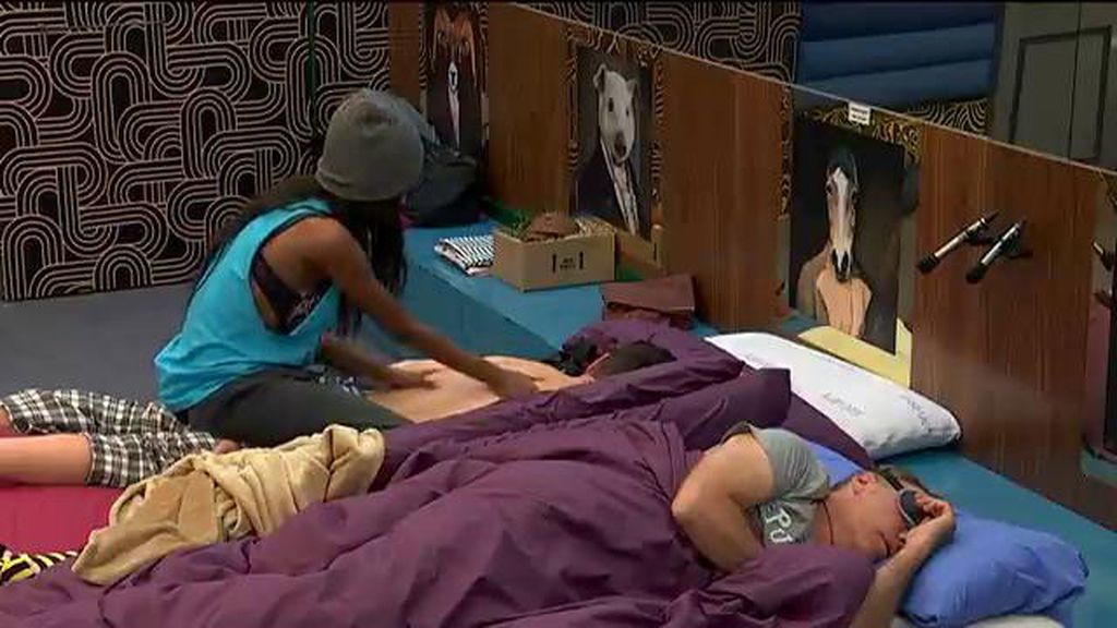 El concursante tiene una contractura en la espalda