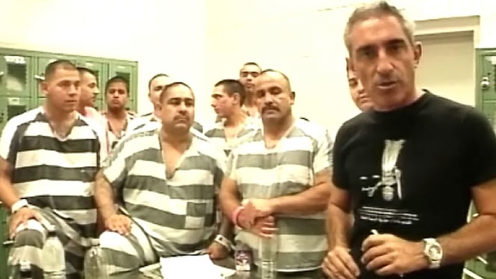Sistiaga con un grupo de presos de la cárcel de Joe Arpaio