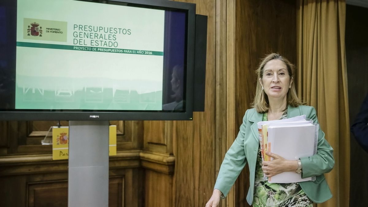 Ana Pastor: "Todo está garantizado para que el AVE llegue a Galicia en 2018"