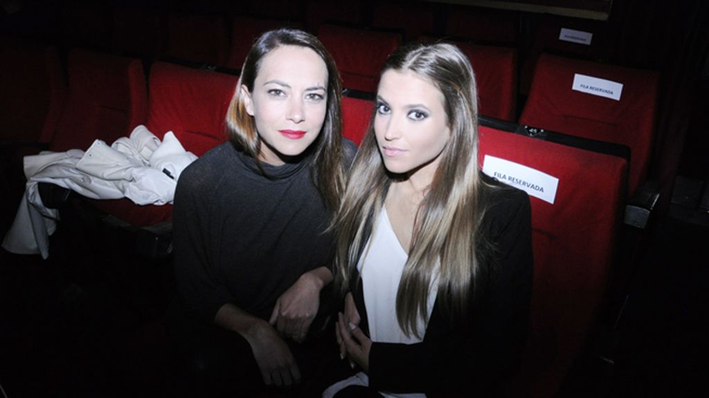 Ana Fernández acompañada de Sandra Collantes antes de la proyección de "Séptimo"
