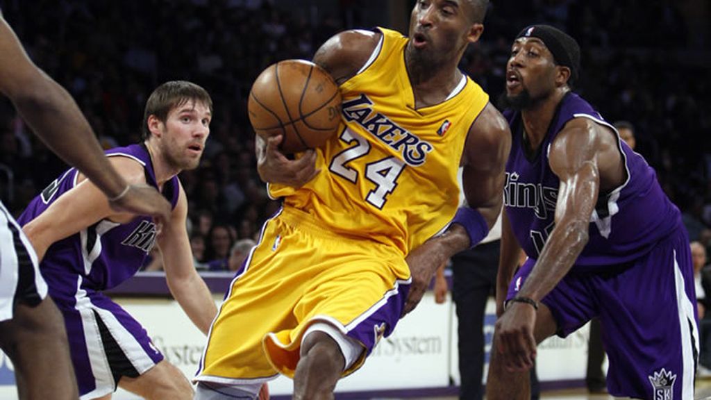 Kobe Bryan en un partido contra los Kings Kobe Bryan en un partido contra los Kings