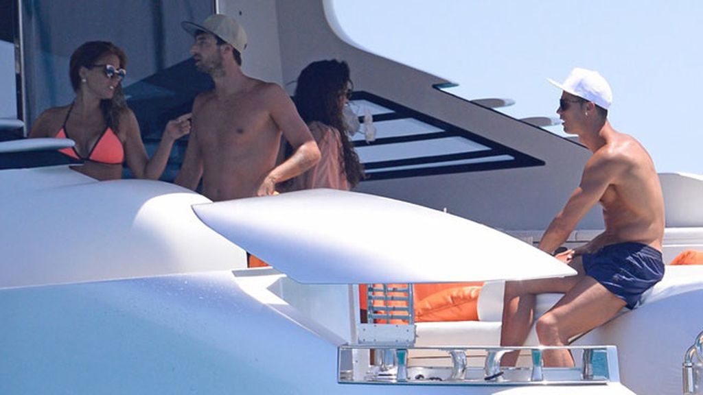 Se recupera de su lesión con su inseparable Ricardo Regufe y compañía