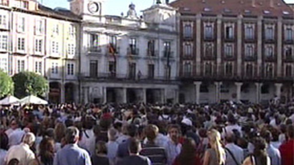 Miles de personas se concentran en Burgos