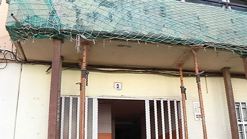 Estado de la fachada de uno de los edificios del barrio