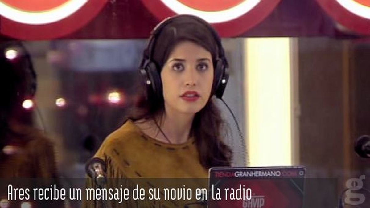 Ares recibe un mensaje de su novio en la radio