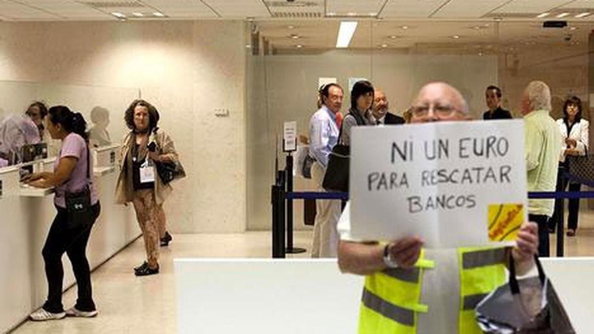 Los 'yayoflautas' protestan contra Bankia