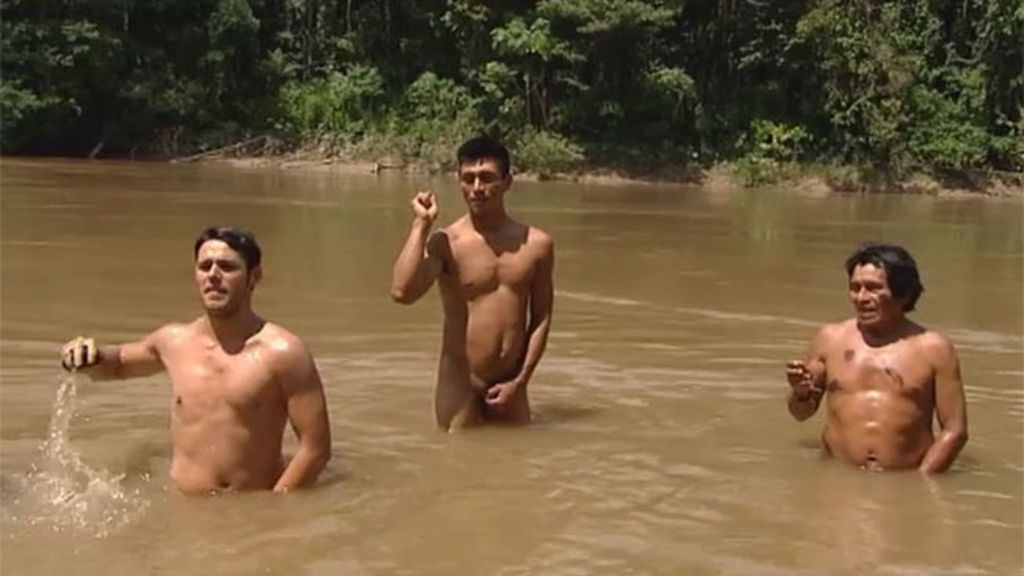 Los Merino, desnudos en el río