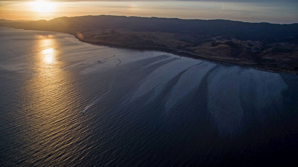 La rotura de un oleoducto en California provoca el vertido de 80.000 litros de petróleo
