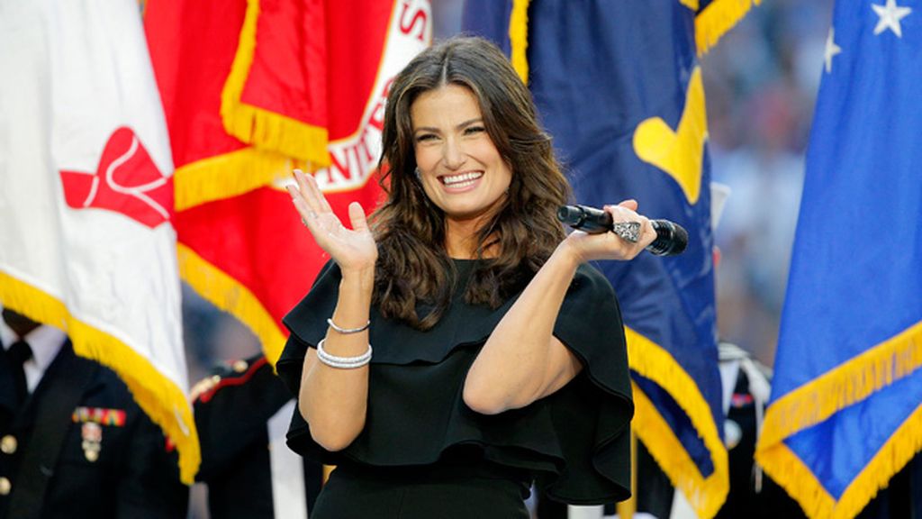 Idina Menzel fue la encargada de interpretar el himno de EEUU