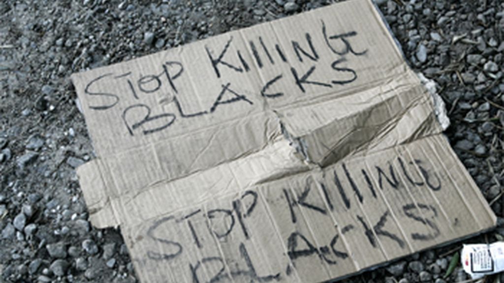 Cartel de una manifestación contra el racismo en Rosarno (Italia)