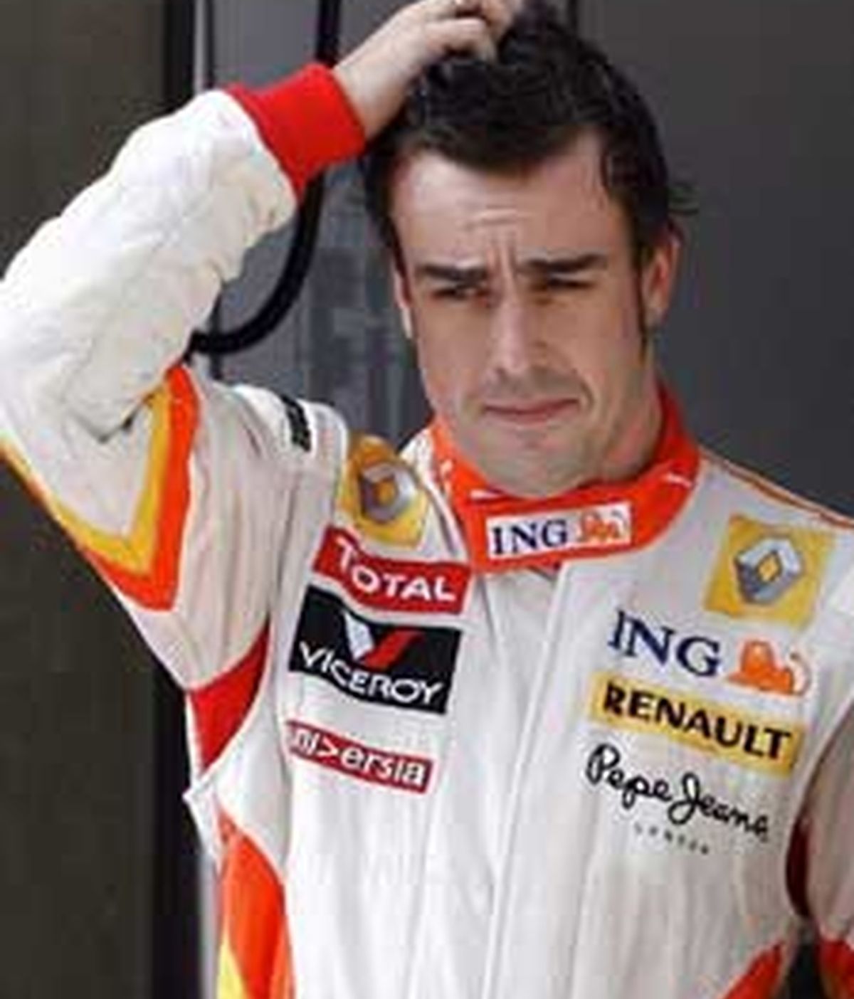 Alonso, decepcionado en el Gran Premio de China. Foto: EFE