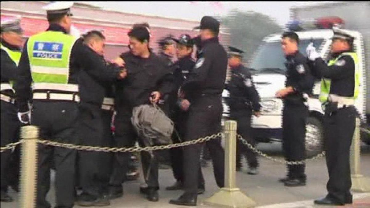 Mueren tres personas por un coche descontrolado en la Plaza de Tiananmen