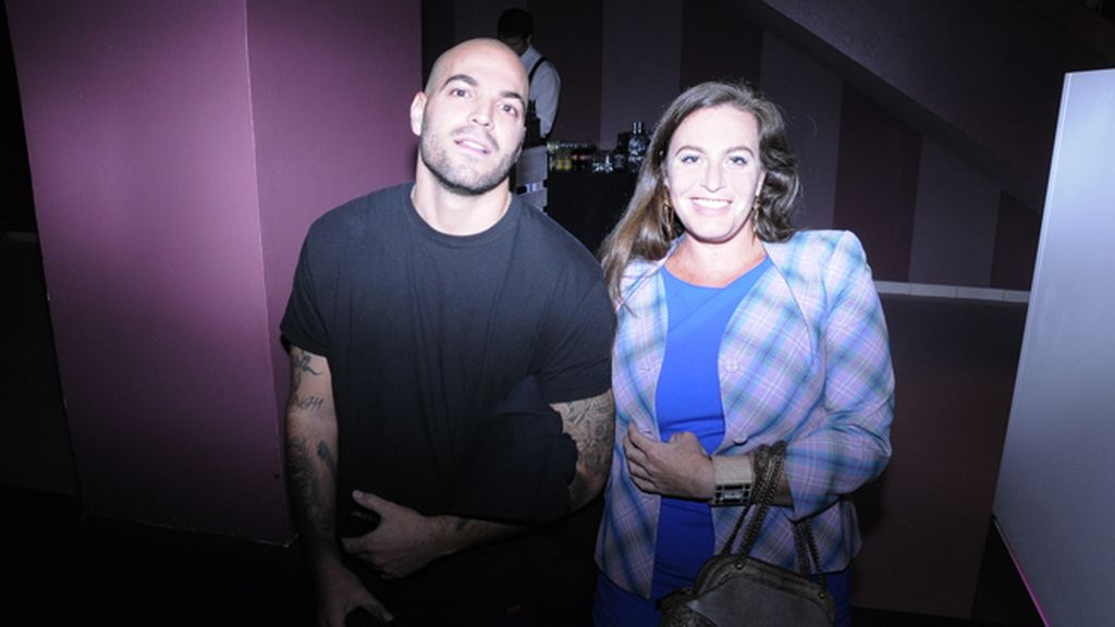 María Arcas acompañada de su amigo Miguel