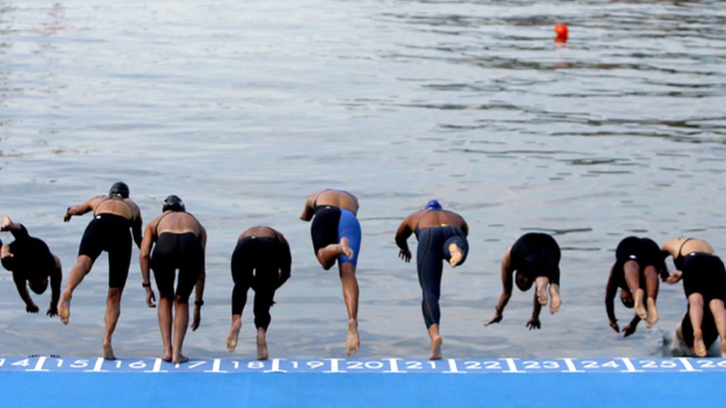 Movimientos imposibles para sumergir al espectador en la natación
