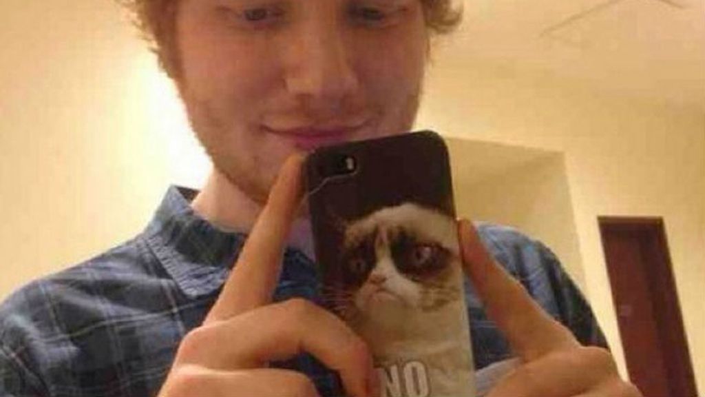 El protagonista de este selfie no es el cantante británico Ed Sheeran, es el genial 'Grumpy Cat' y su cara de eterno enfado