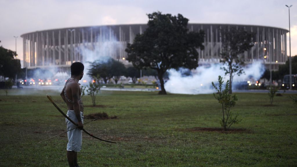 Graves incidentes entre Indígenas y Policía en el estadio de Brasilia