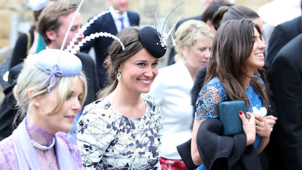 Pippa Middleton y su tocado de plumas