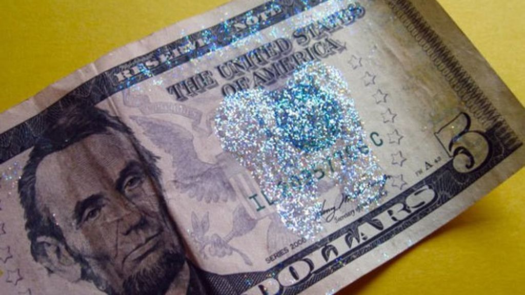 12. Utiliza purpurina para llevar el hada de los dientes o el ratoncito Pérez al siguiente nivel