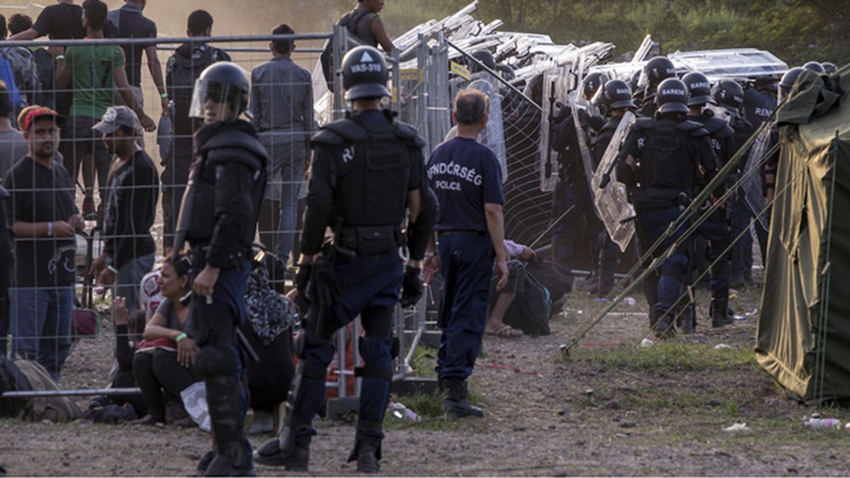 Hungría anuncia que enviará al Ejército a la frontera con Serbia