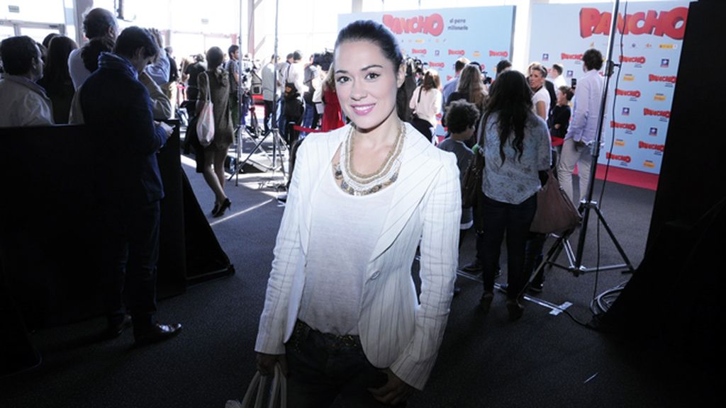 Eva Marciel, muy guapa con chaqueta de Armani