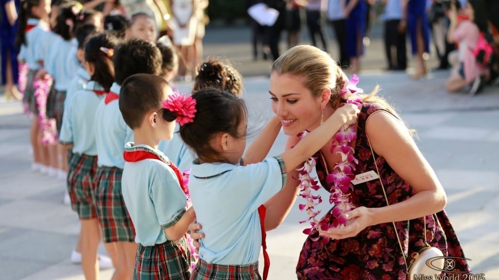 La barcelonesa se impone a la aspirante rusa e indonesia