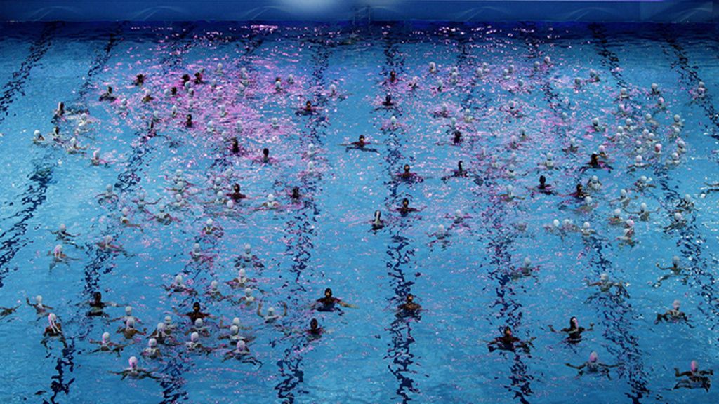 Movimientos imposibles para sumergir al espectador en la natación