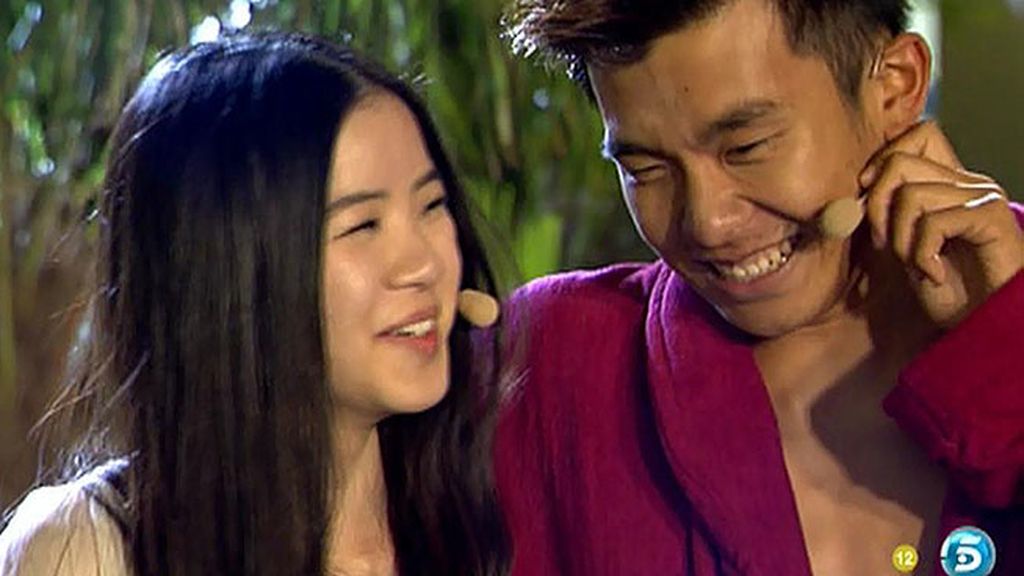 Yong Li saca su lado más sensible durante el reencuentro con su novia