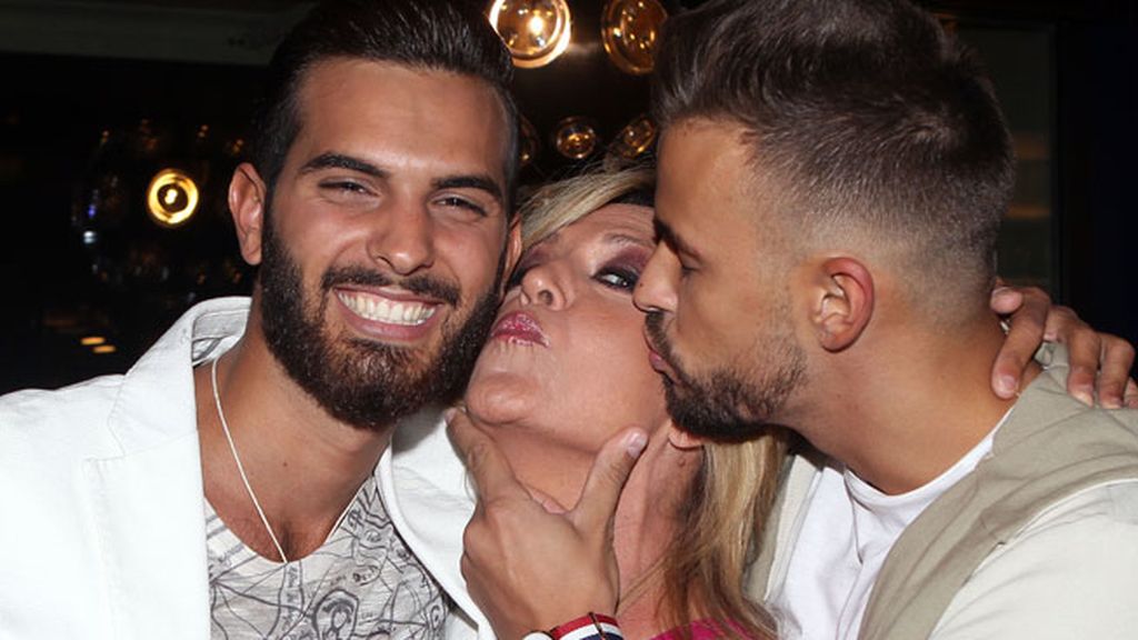 Besos y más besos entre Lydia Lozano, Suso y Cristian