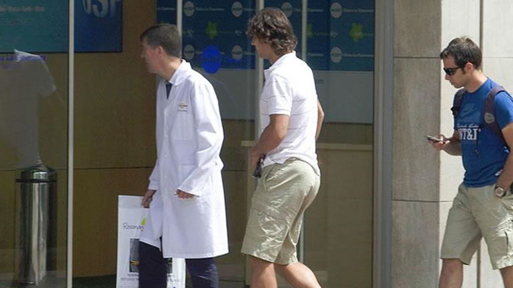 Nadal, a su entrada a la Clínica La Esperanza a las doce de la mañana de ayer.