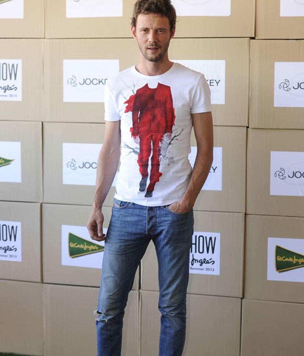 El actor Eloy Azorín el el 'photocall' del Madrid Fashion Show