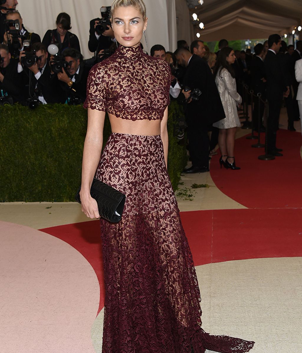 Jessica Hart vestida de Azzedine Alaïa