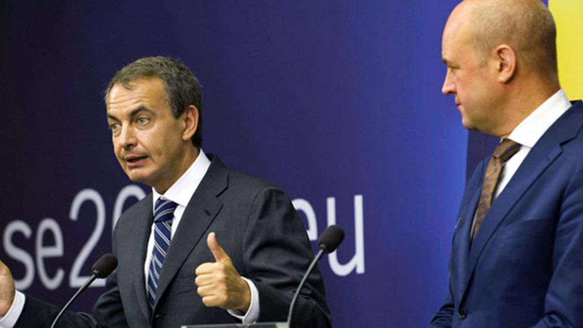 Zapatero en rueda de prensa en Estocolmo junto al primer ministro sueco, Fredrik Reinfeldt