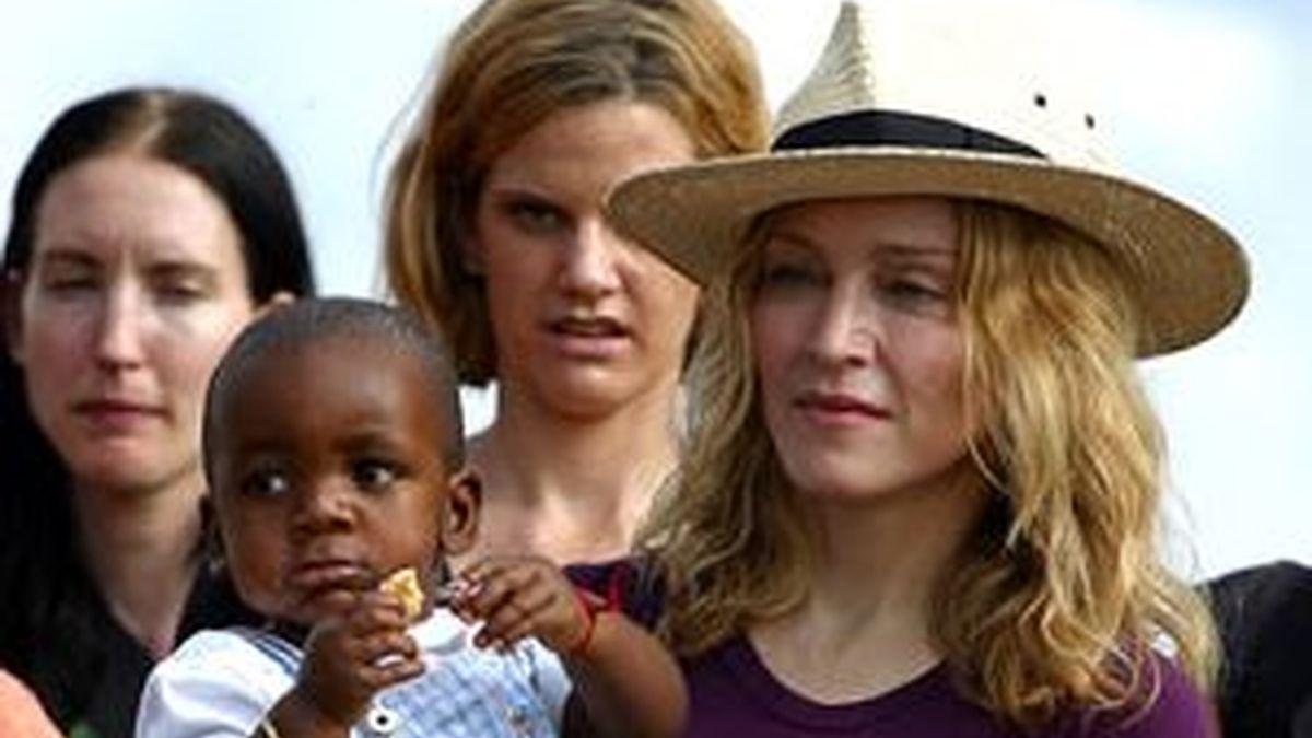 Madonna adoptó en 2008 a David Wanda, un niño malauí de 13 meses. Ahora la cantante quiere otro hijo de este país. Foto de archivo