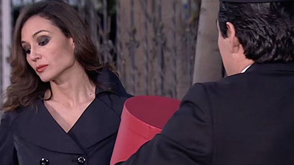 Juncal Rivero intenta seducir a Amador