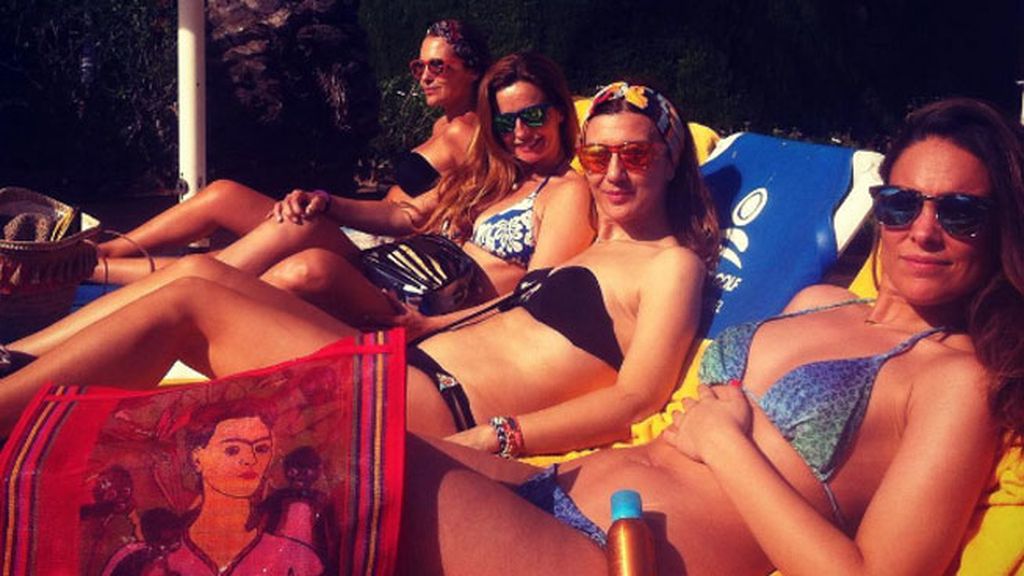 Ha posado junto al mar, en la piscina y practicando el ‘tumboning’