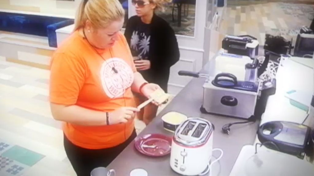 Los chicos se hacen unas tostadas perfectas en un momento