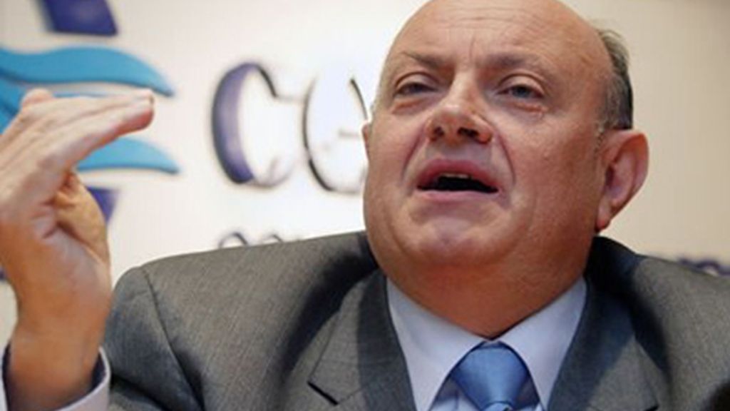 Quintás dimite como presidente de la CECA y Fainé asume el cargo de forma interina