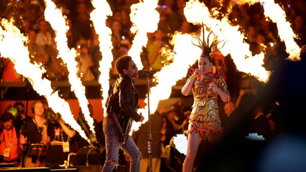 Llamaradas en la final de la Super Bowl