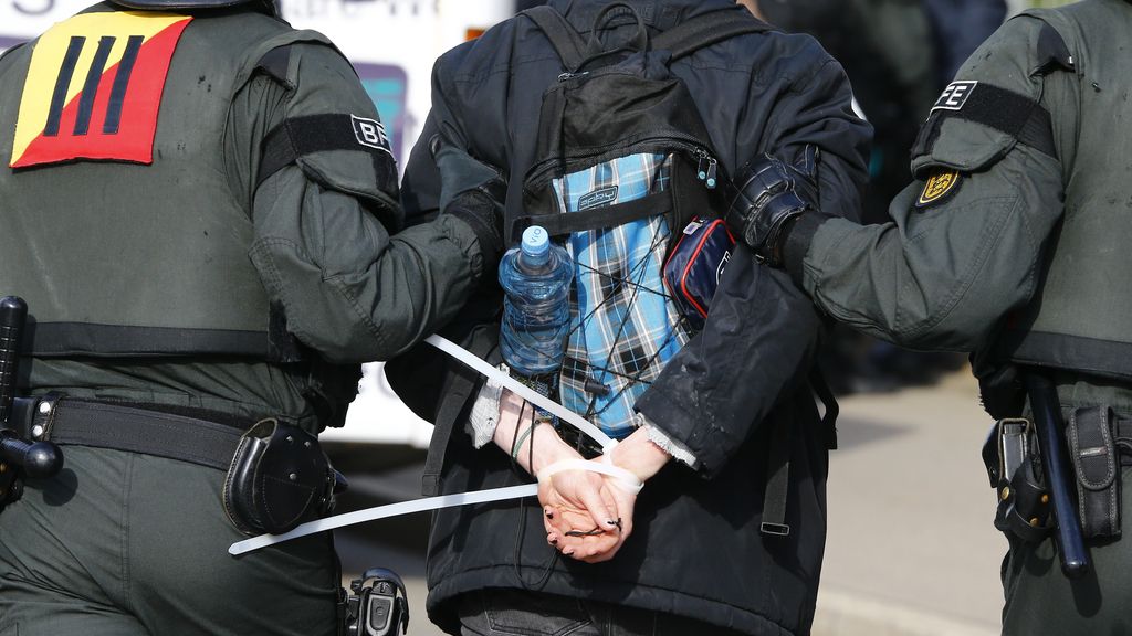 Antifascistas detenidos en un congreso del Afd en Stuttgart