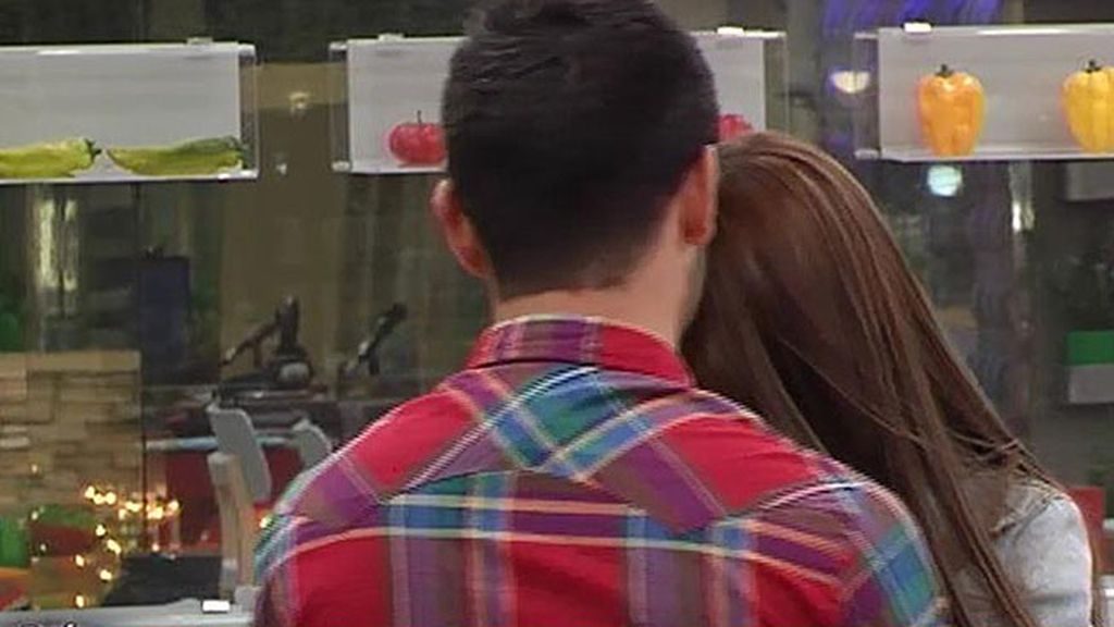 Aunque han intentado distanciartes, los dos concursantes están cada día más juntos