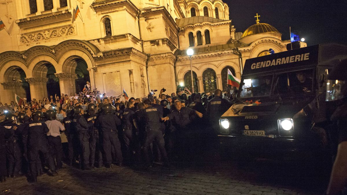 Manifestantes a las puertas del parlamento búlgaro