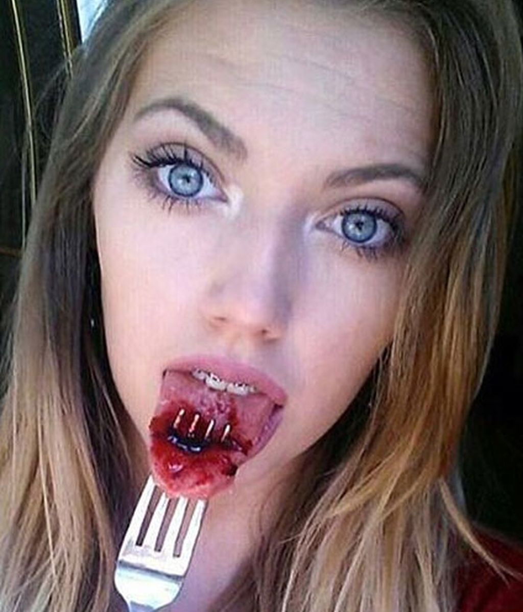 Tiffany Baze  consigue de forma autodidacta looks escalofriantes