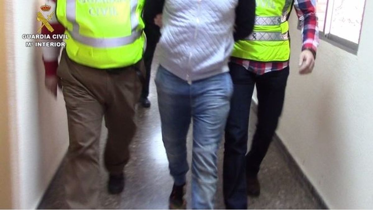 Detienen a tres personas en Cuenca que amenazaron a un avión