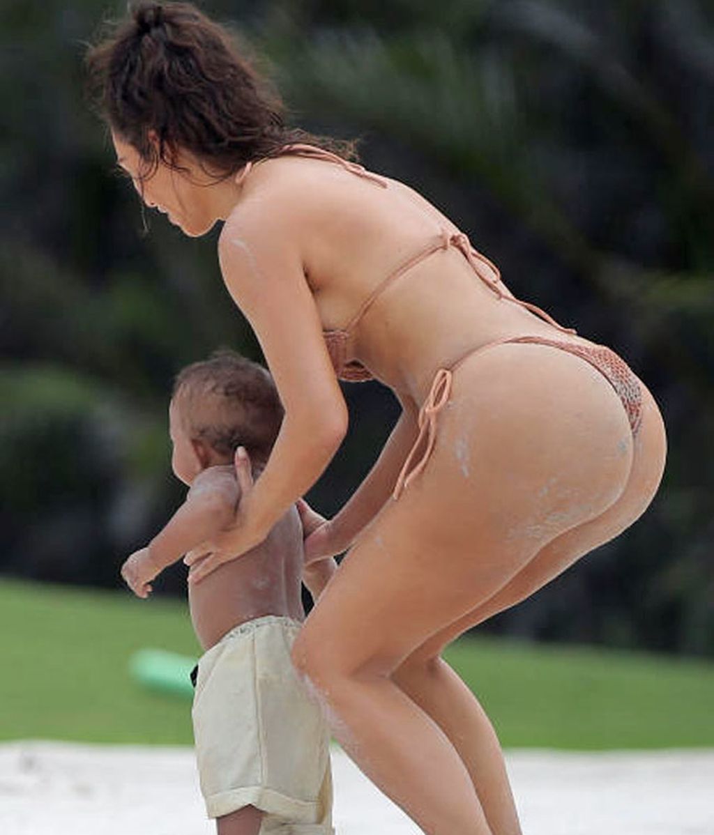 Kim en Punta Mita, México, con sus hijos, North y Saint West