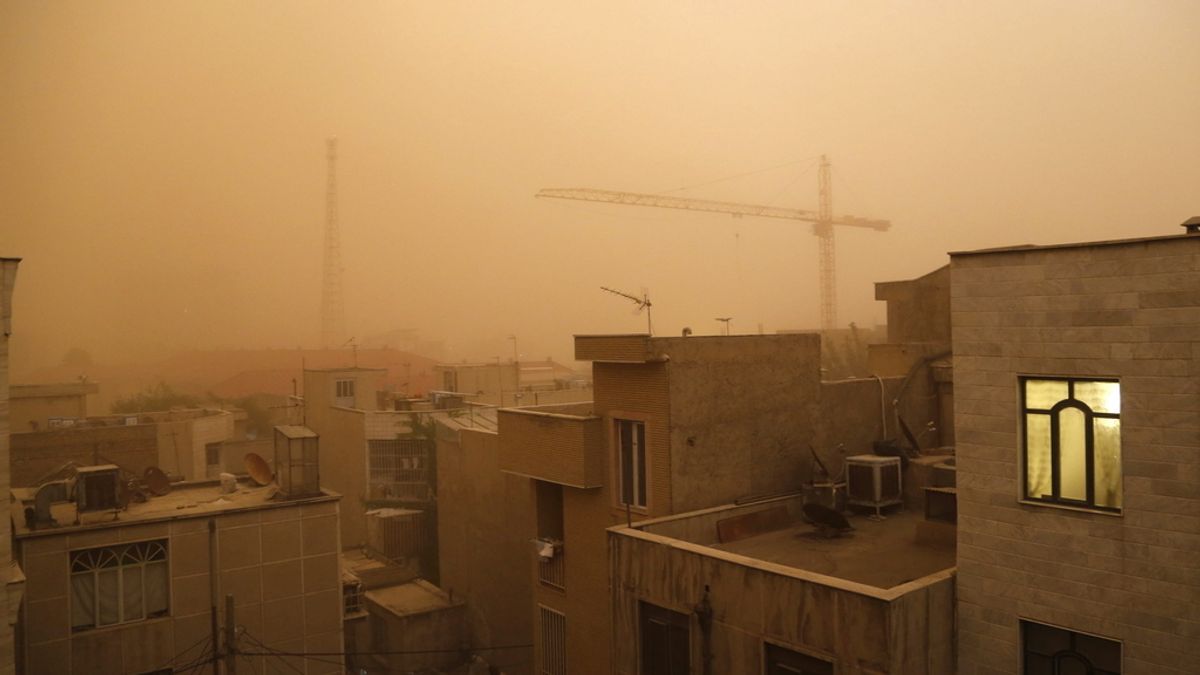 Una tormenta de arena mata a cinco personas y deja heridas a otras 30 en Teherán