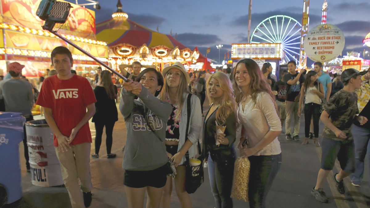 Disney prohíbe los palos selfies en sus parques