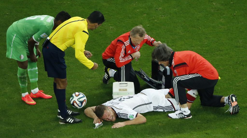 Después el jugador alemán se tuvo que retirar lesionado