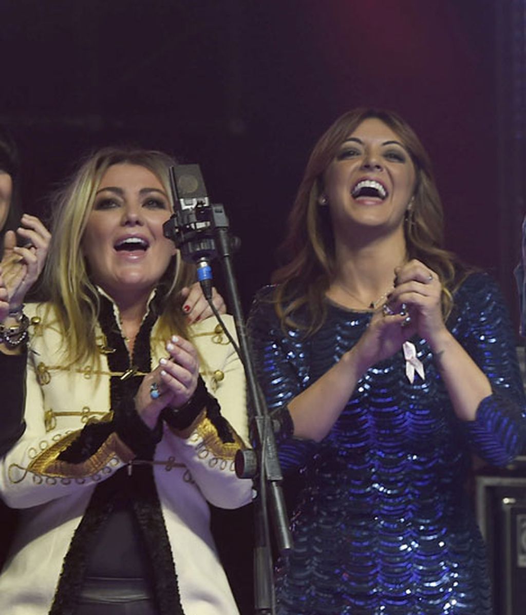 Amaia Montero y Merche cantan juntas en la gala solidaria